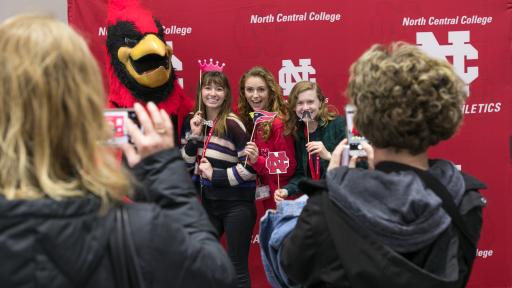 Students posing for a photo with Chippy the Mascot at Admitted Student Day